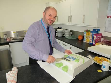 John Milner and the VMware monster cake - click for a closer pic